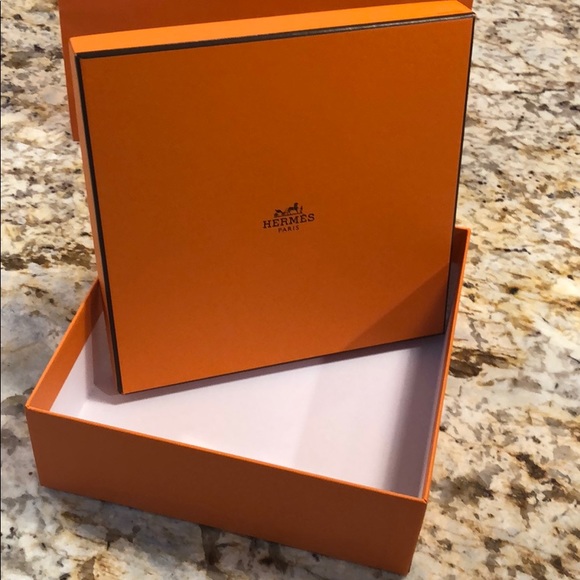 Hermès 8” Square Box & Bag - Picture 2 of 5